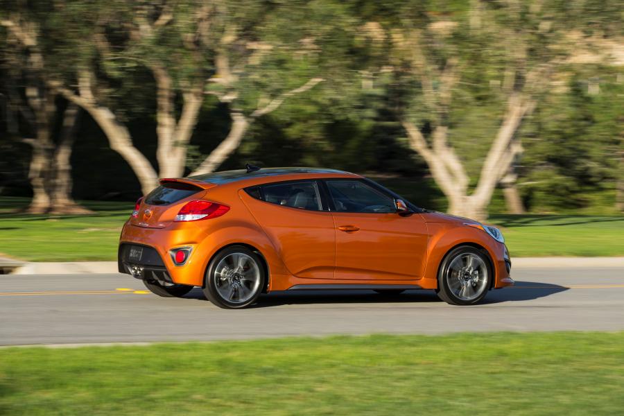  Hyundai Veloster Turbo 2015 года  (US) (фото 10 из 22)